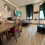 Aparthotel Pretty Woman 100 M Town Square 24h - Chorzow Katowice