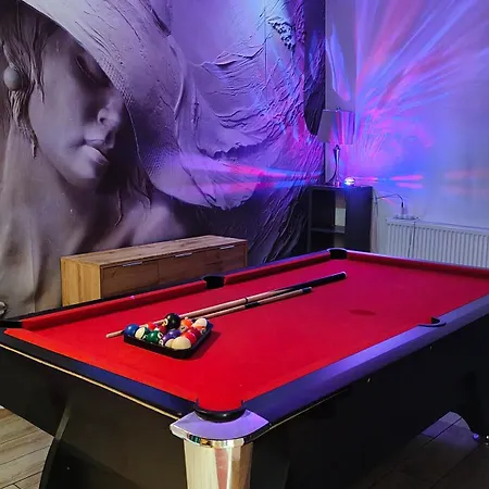 Pretty Woman 100 M Town Square 24h - Chorzow Katowice Aparthotel 3*