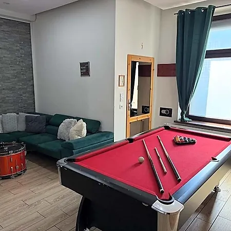 Pretty Woman 100 M Town Square 24h - Chorzow Katowice Aparthotel